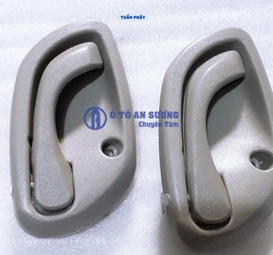 Tay mở cửa xe tải